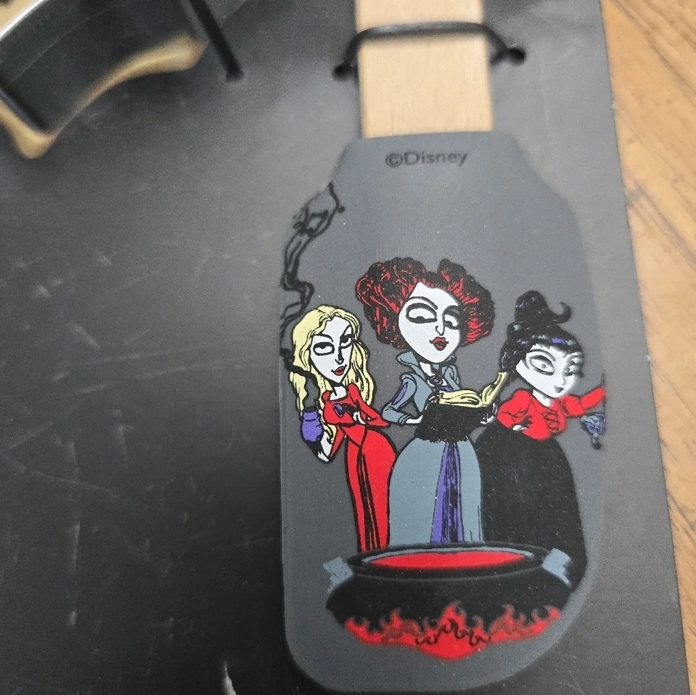 NEW Disney Hocus Pocus 4 Piece Silicone Spatula & Cookie Cutter Set Halloween
